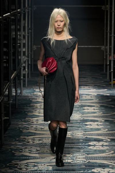 Look 28